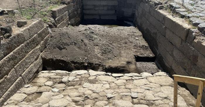 Un bazin roman uriaș din secolul al III-lea î.Hr. a fost descoperit în orașul antic Gabii