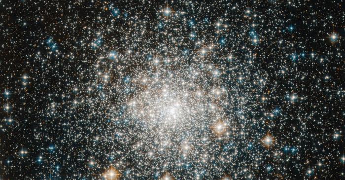 Astronomii au descoperit cum stelele vampir fură combustibil pentru a rămâne veșnic tinere