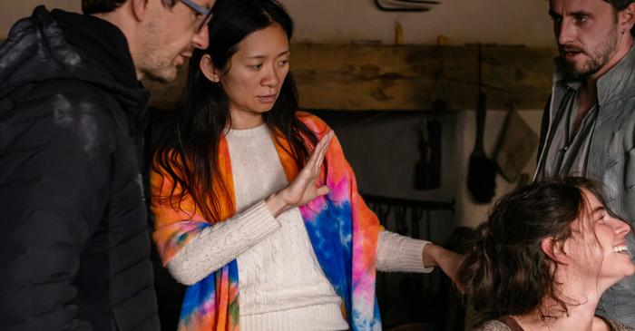 De ce ar putea Chloé Zhao să devină prima femeie care câștigă două Oscaruri pentru regie?