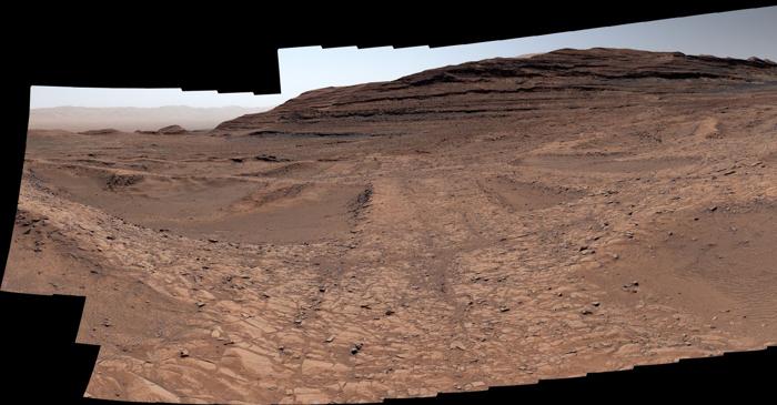 Roverul Curiosity descoperă pe Marte structuri uriașe în formă de pânză de păianjen acoperite cu formațiuni sferice misterioase