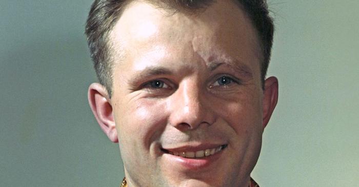 Povestea lui Iuri Gagarin, fiul de tâmplar care a cucerit spațiul și a sfârșit într-un accident misterios