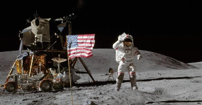 Ce legătură a existat între echipajul Apollo 16 și faimoasa misiune eșuată Apollo 13?