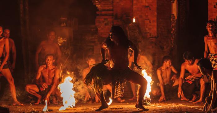 Frica de întuneric nu este înnăscută, ci se învață cultural