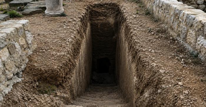 De ce au continuat meșterii construcția, deși au găsit oase sub The Old Bell?