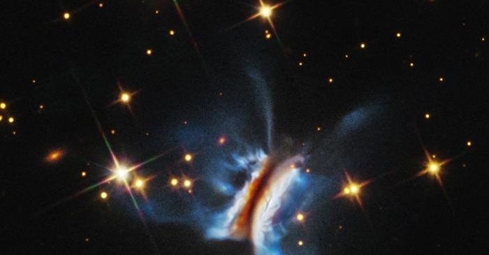 Discul protoplanetar IRAS 23077+6707 are o asimetrie care ar putea rescrie manualele de astronomie
