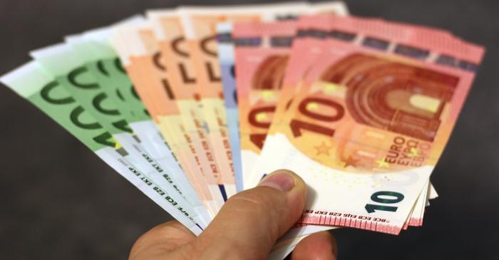 Leul a atins un maxim istoric după căderea Guvernului Bolojan