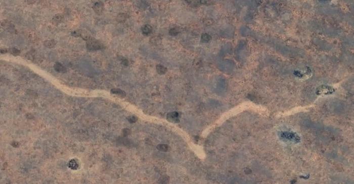 O cicatrice misterioasă din deșertul australian a fost cauzată de o tornadă nevăzută