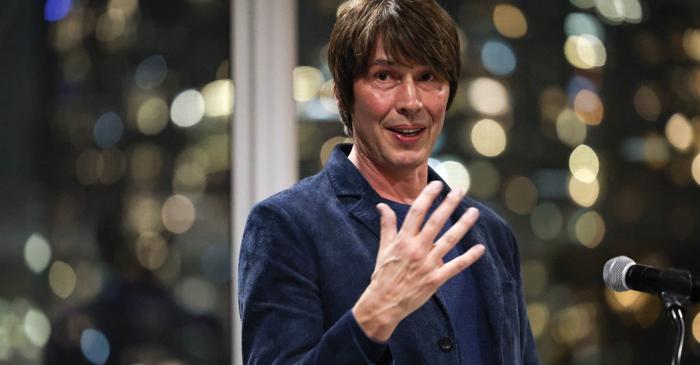 Pe Marte ar trebui să ajungă steagul ONU, crede Brian Cox