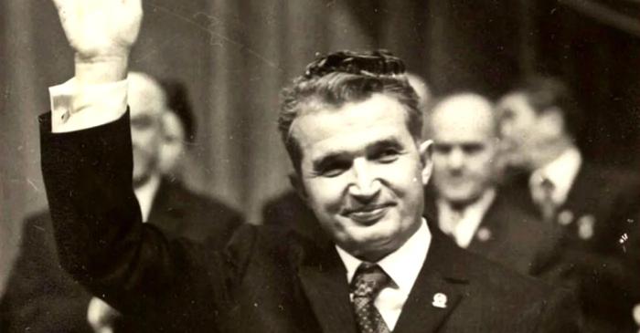Statul comunist a interzis un salut tradițional, dar a impus altul