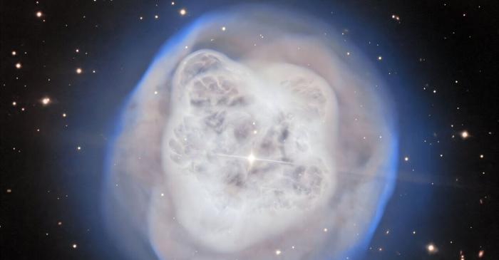 Telescopul James Webb a surprins dezechilibrul extrem dintre două stele din această nebuloasă