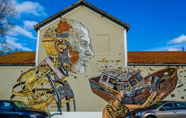 Arta Stradala Featured